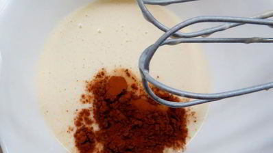 черемуховые блинчики с ванильным кремом и голубикой