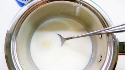 черемуховые блинчики с ванильным кремом и голубикой