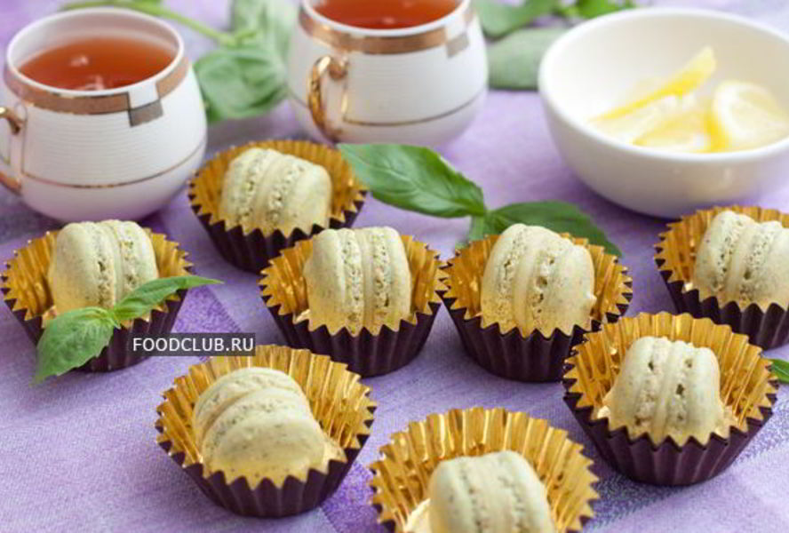 Фисташковые макаронс с базиликовым кремом