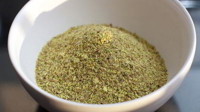 фисташковые макаронс с базиликовым кремом