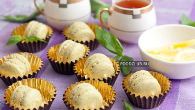 фисташковые макаронс с базиликовым кремом