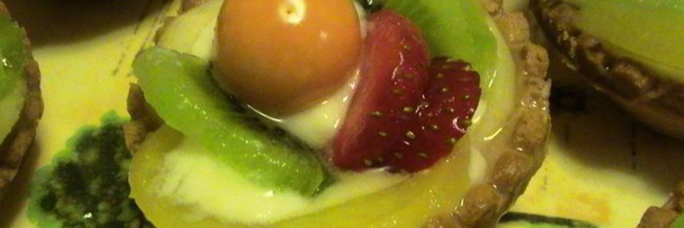 Фруктовые корзинки с заварным кремом