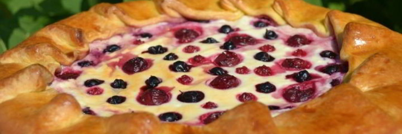 Галета с творожным кремом и ягодами