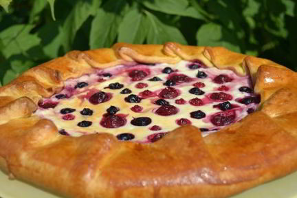 Галета с творожным кремом и ягодами