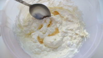 галета с творожным кремом и ягодами