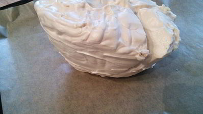 карамельная павлова со сливочным кремом и яичным ликером