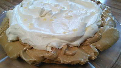 карамельная павлова со сливочным кремом и яичным ликером