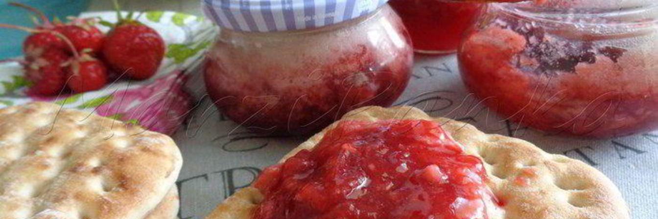 Клубнично-ванильный конфитюр с кремом из маршмеллоу