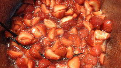 клубнично-ванильный конфитюр с кремом из маршмеллоу