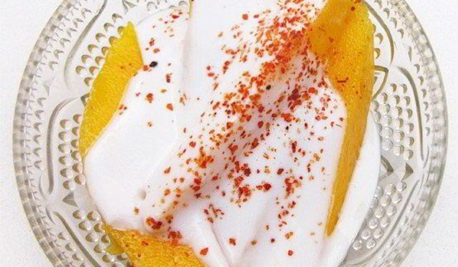 Рецепт манго с кокосовым кремом и перцем чили