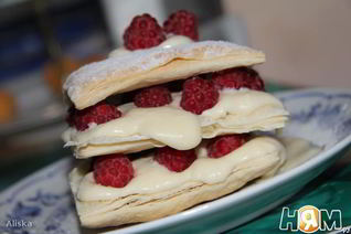 Мильфей с заварным кремом и малиной