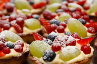 Миндальные корзиночки с фруктовым заварным кремом