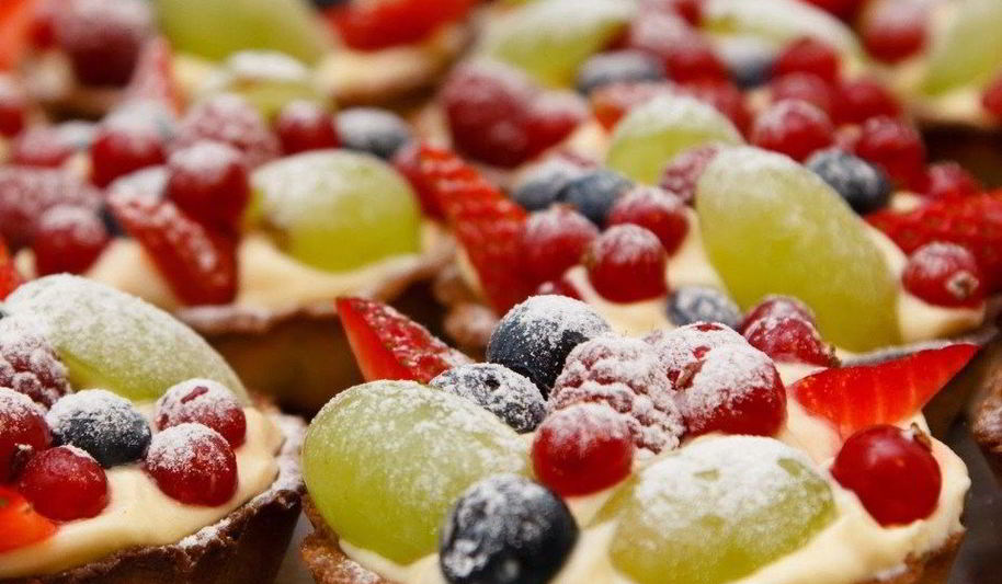 Рецепт миндальных корзиночек с фруктовым заварным кремом