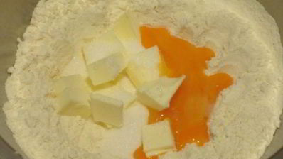 мини-бриоши с творожно-черничным кремом