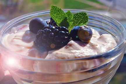 Нежный крем из маскарпоне с ягодами