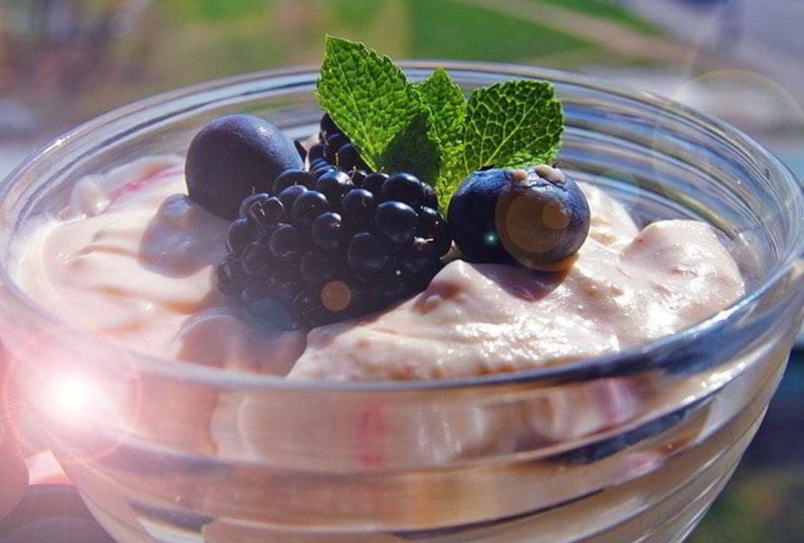 Нежный крем из маскарпоне с ягодами