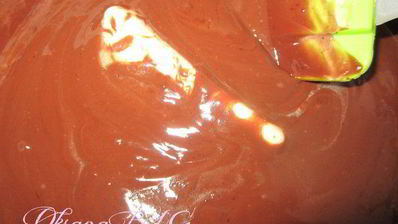 рулет с черешней и шоколадным кремом