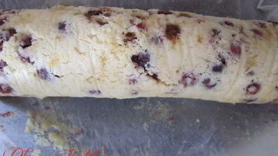 рулет с черешней и шоколадным кремом