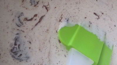 рулет с черешней и шоколадным кремом