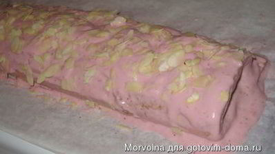 рулет с творожно-клубничным кремом