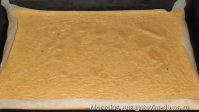 рулет с творожно-клубничным кремом