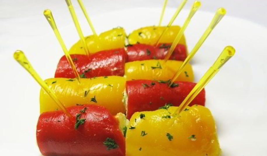 Рецепт рулетиков из печеного перца с сырным кремом