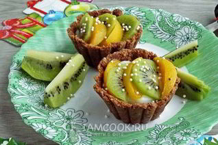 Шоколадные корзинки с кремом и фруктами