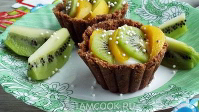 шоколадные корзинки с кремом и фруктами