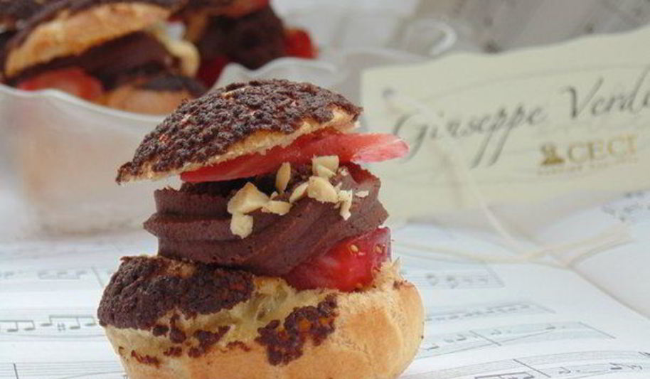 Рецепт шу с кракелином, шоколадным кремом и клубникой