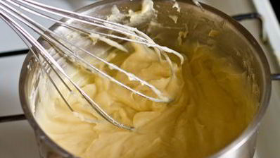 шу с заварным и малиновым кремом