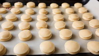 шу с заварным и малиновым кремом