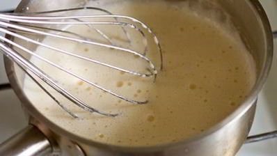 шу с заварным и малиновым кремом