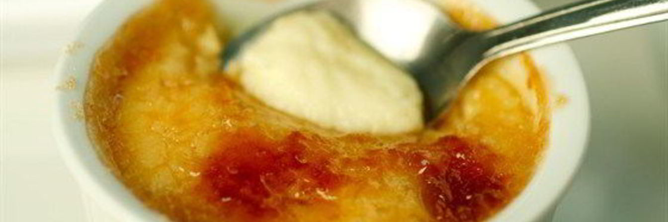 Сливочный манный пудинг в стиле крем-брюле