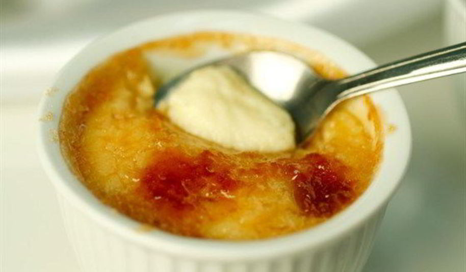 Рецепт сливочного манного пудинга в стиле крем-брюле