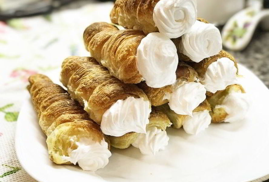 Слоеные трубочки с белковым кремом