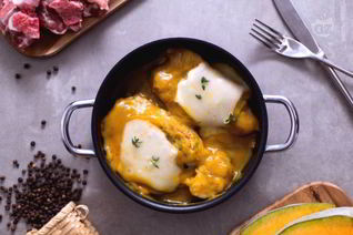 Свиная отбивная с тыквенным кремом и сыром