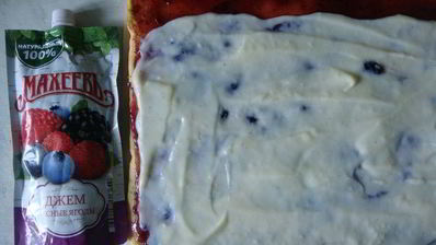 тыквенный рулет с джемом и кремом