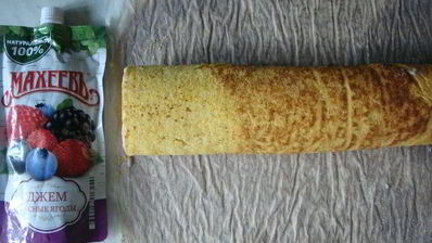 тыквенный рулет с джемом и кремом