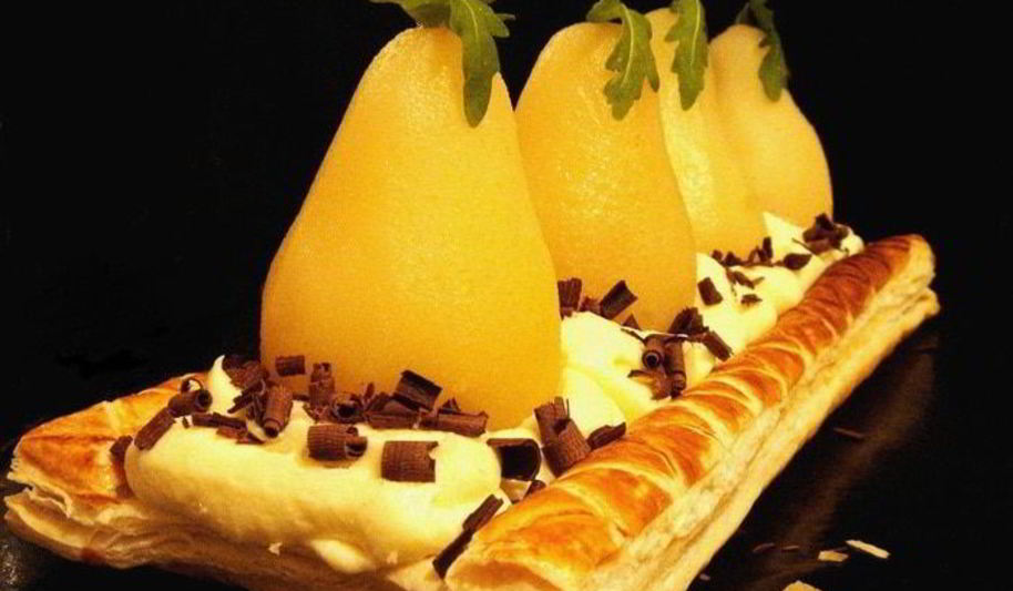 Рецепт винных груш с кремом муслин на слоеном тесте