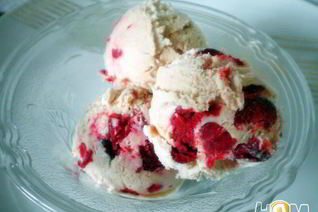 Вишневое крем-брюле с вишнями