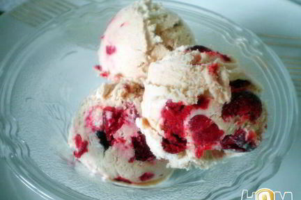 Вишневое крем-брюле с вишнями