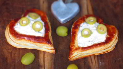 волованы со сливочным кремом и оливками