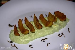 Яички барашка на творожном креме из авокадо