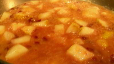 легкий десерт из грейпфрута с меренгой и фисташками