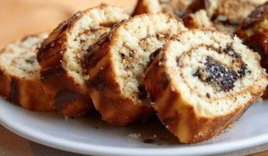 Рецепт быстрого рулета с клубничным мармеладом