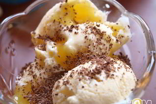 Апельсиновое мороженое с апельсиновым соусом