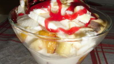 десерт мороженое с фруктами