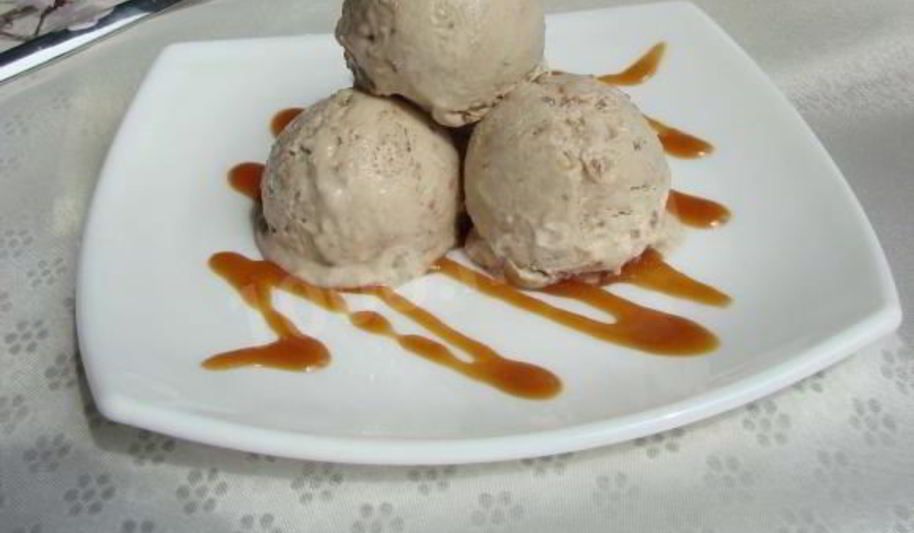 Рецепт домашнего бананового мороженого с шоколадно-ореховой крошкой