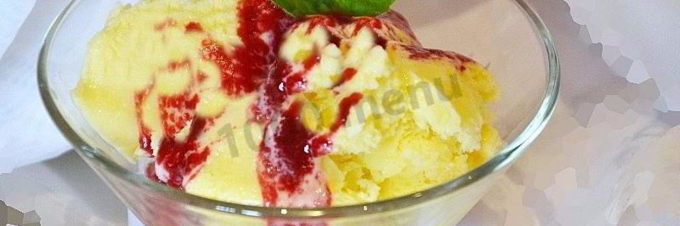 Домашнее мороженое с малиновым соусом