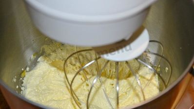 домашнее мороженое с малиновым соусом